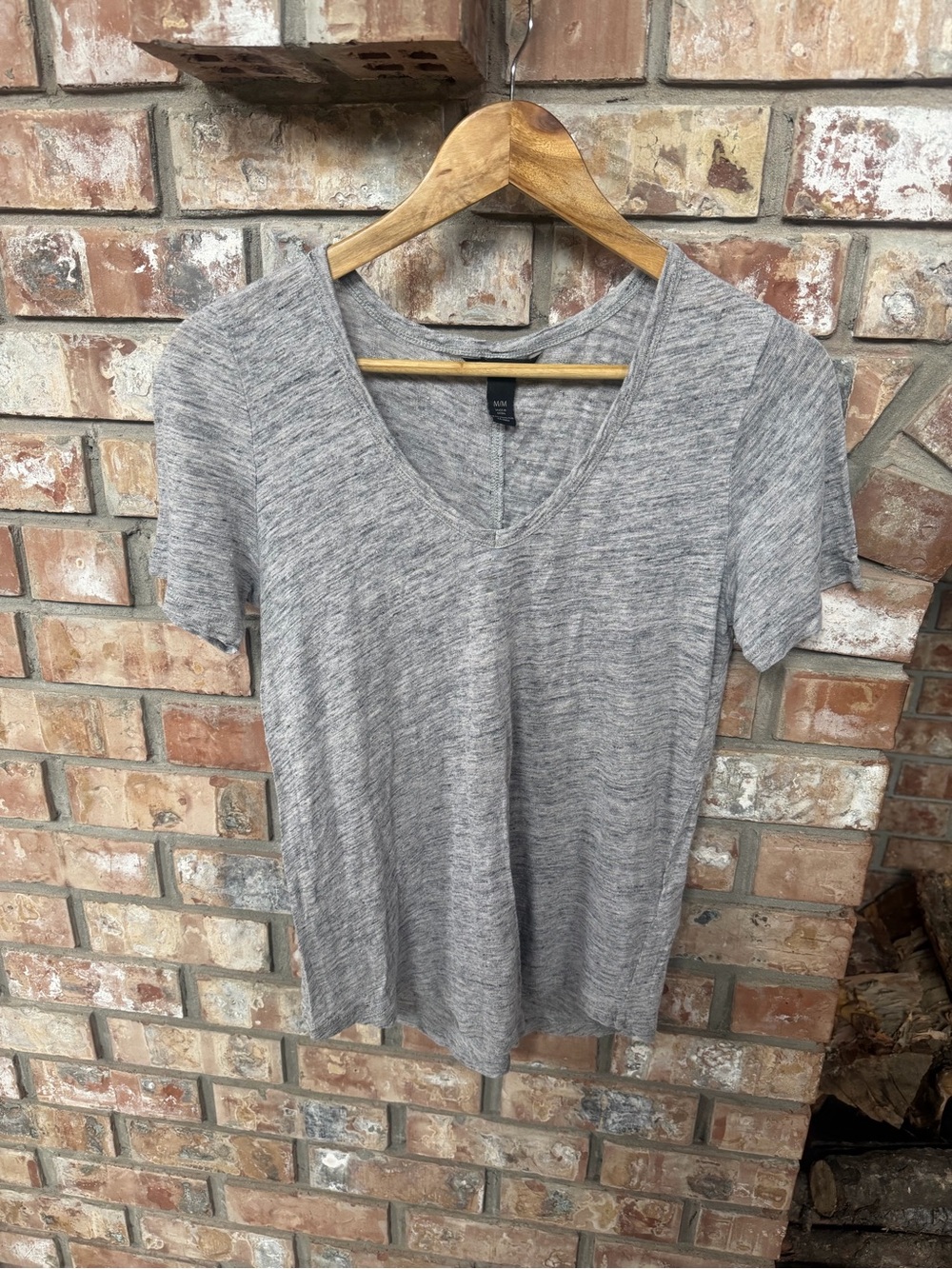 Banana Republic Heather Gray V-Neck Short Sleeve Tee - Sz Med